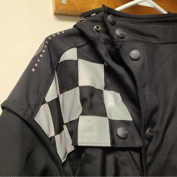 Triumph Motorcycle Vintage Triple T
Connections Checkered. Great used condition - Picture 2 of 16